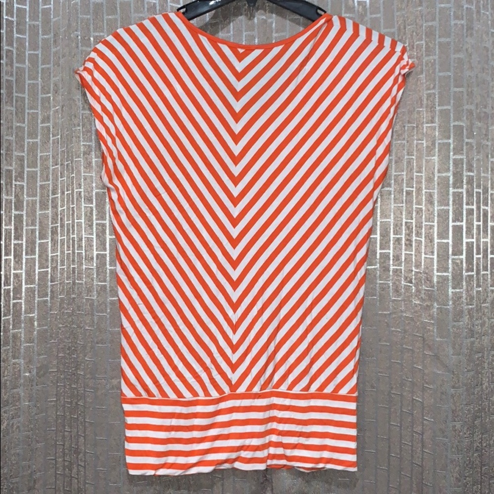 Cable & Gage V-Neck View 3